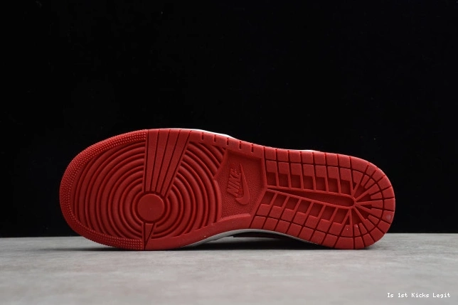 Varsity Jordan Air High 1 Red 85 BQ4422-600 0727